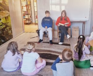 Czytamy Muminki w bibliotece